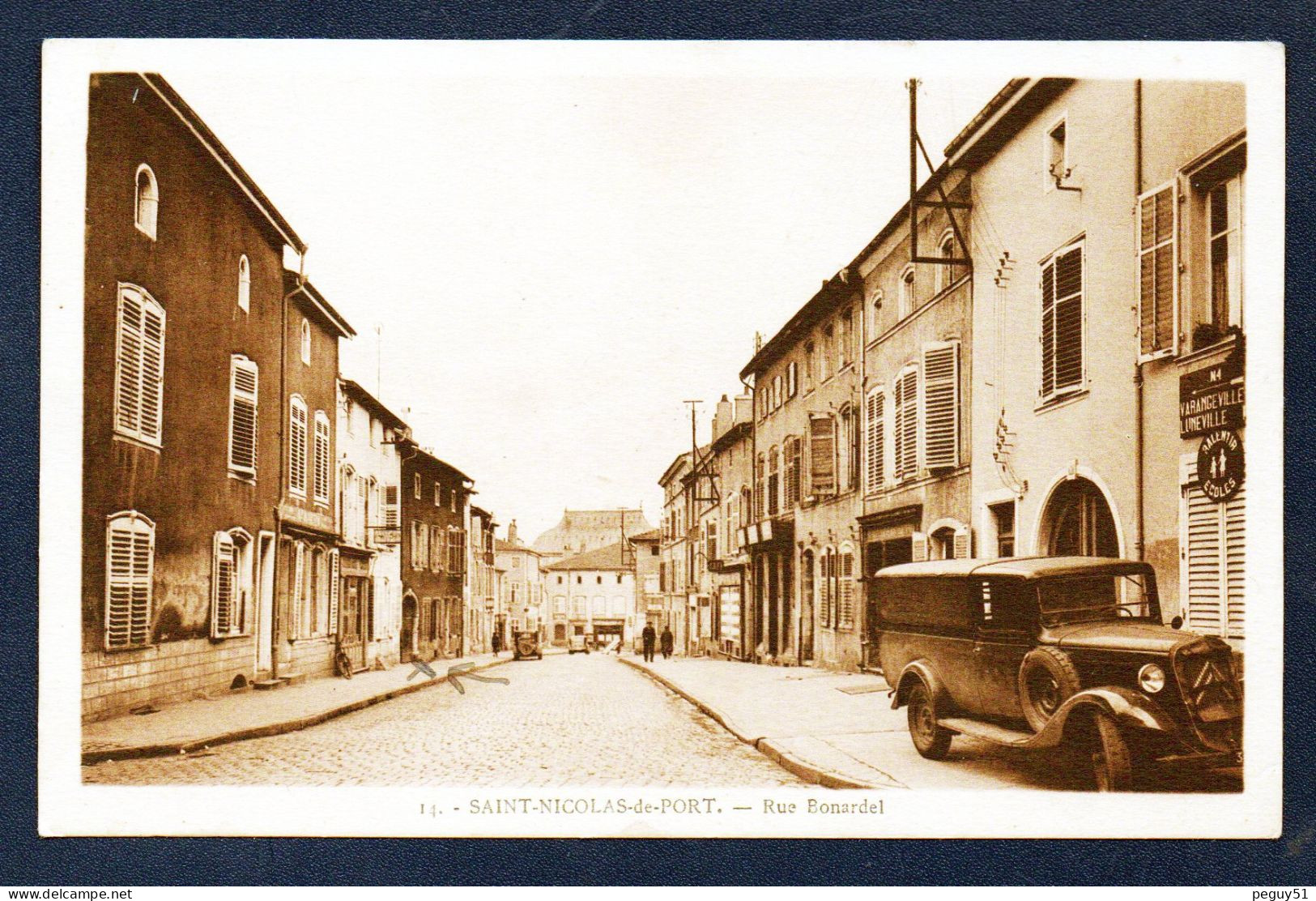 54. Saint-Nicolas-de-Port. Rue Bonardel. Café, Passants. Fourgon Citroën. - Saint Nicolas De Port