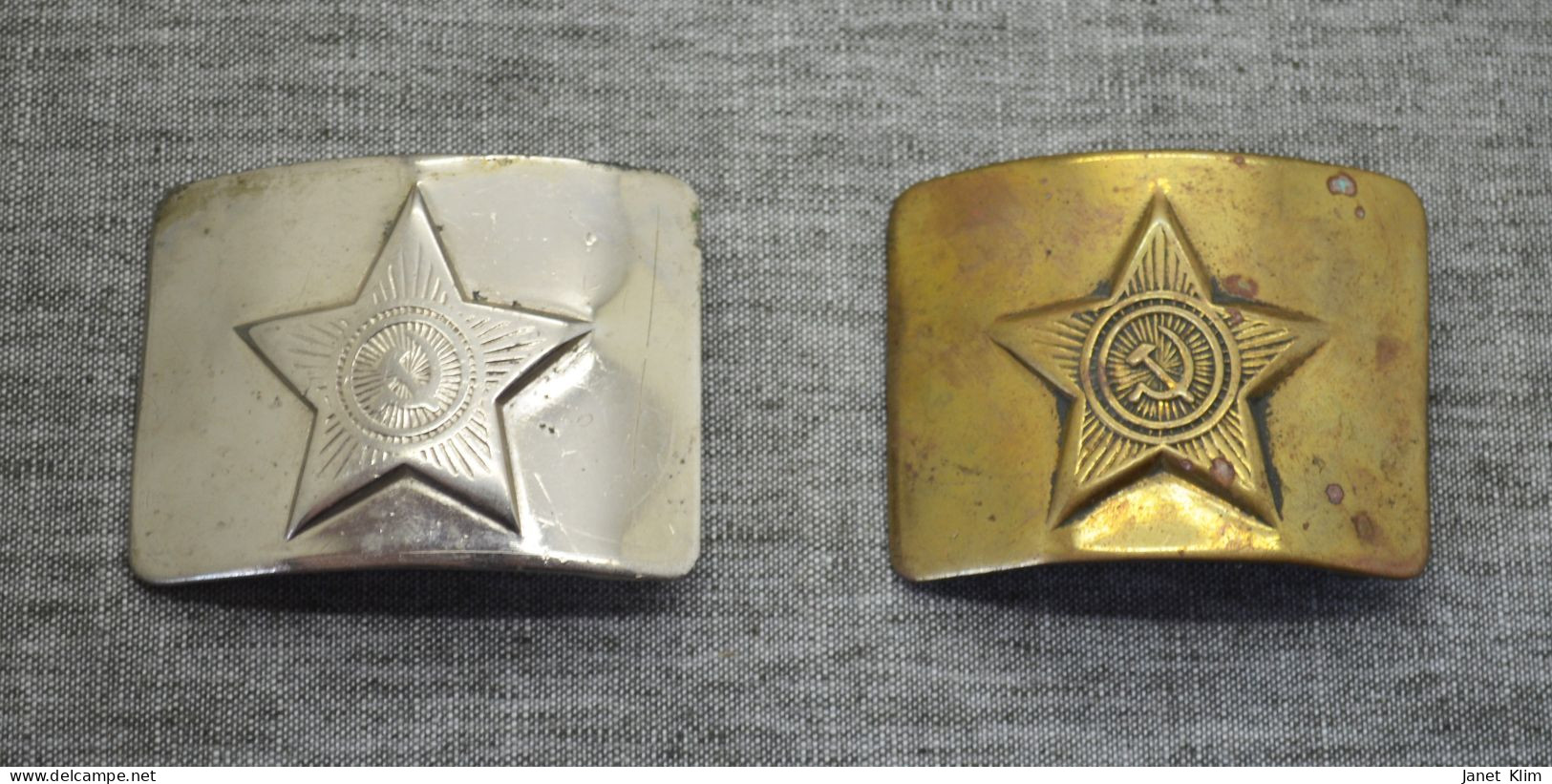 Vintage Two Buckles Of Soldiers Of The Ussr Army. One Personalized With A Signature - Uniformes