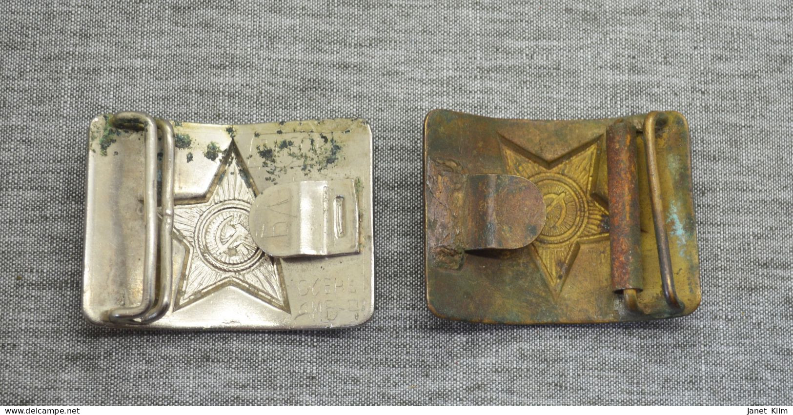 Vintage Two Buckles Of Soldiers Of The Ussr Army. One Personalized With A Signature - Uniformes