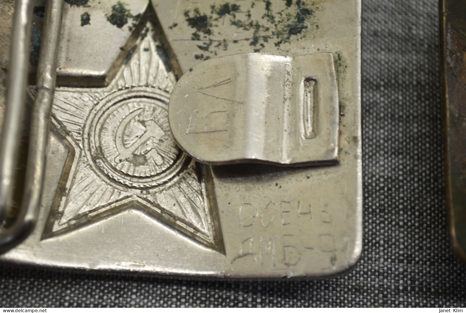 Vintage Two Buckles Of Soldiers Of The Ussr Army. One Personalized With A Signature - Uniformes