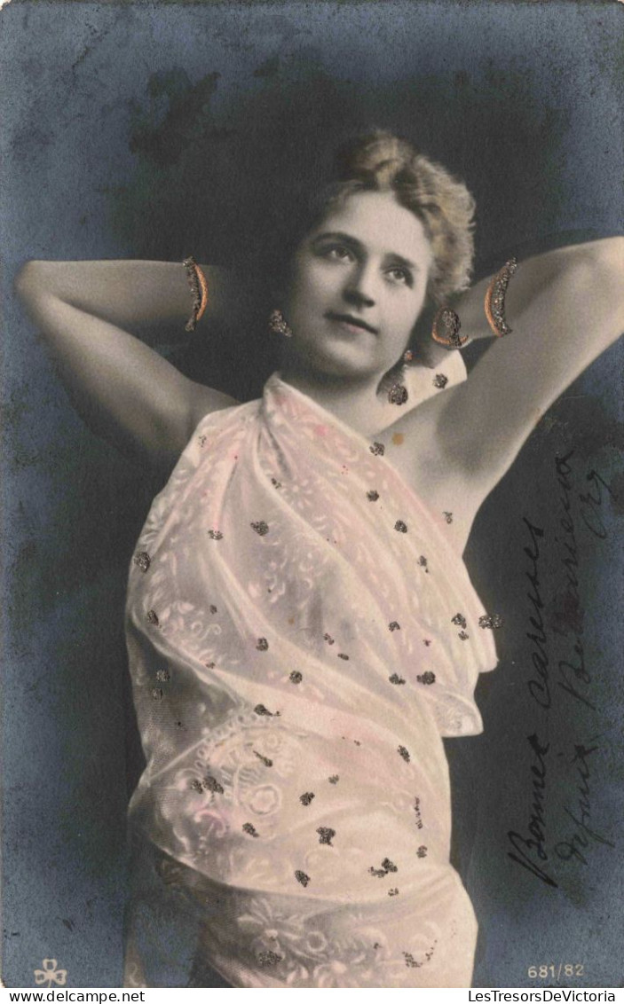 MODE - Femme Avec Des Bijoux En Or - Robe Façon Toge - Carte Postale Ancienne - Mode