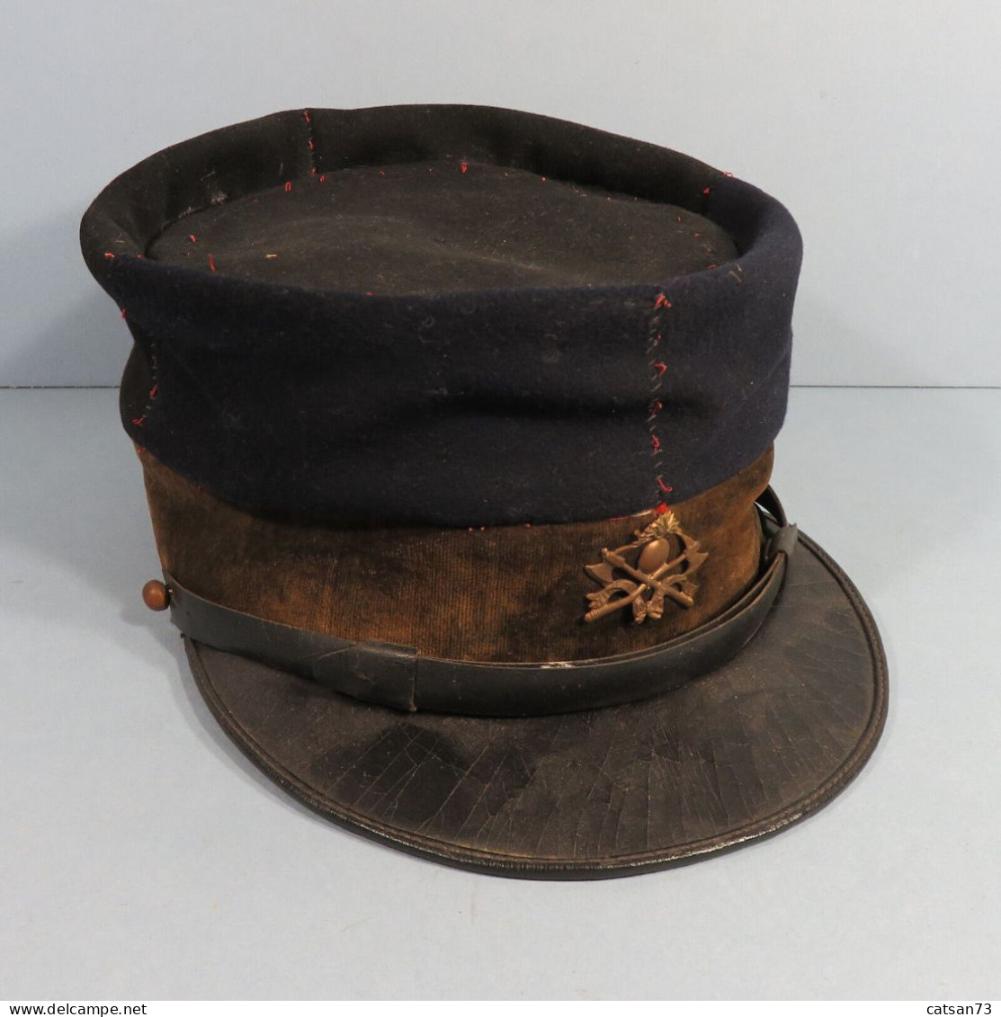 KEPI 1884 SOUS OFFICIER 1914 1918  EN L'ETAT SAPEURS POMPIER INSIGNE METALIQUE - Headpieces, Headdresses