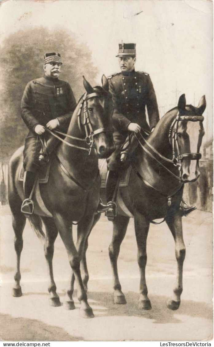 MILITARIA - Deux Militaires à Cheval - Carte Postale Ancienne - Uniformen