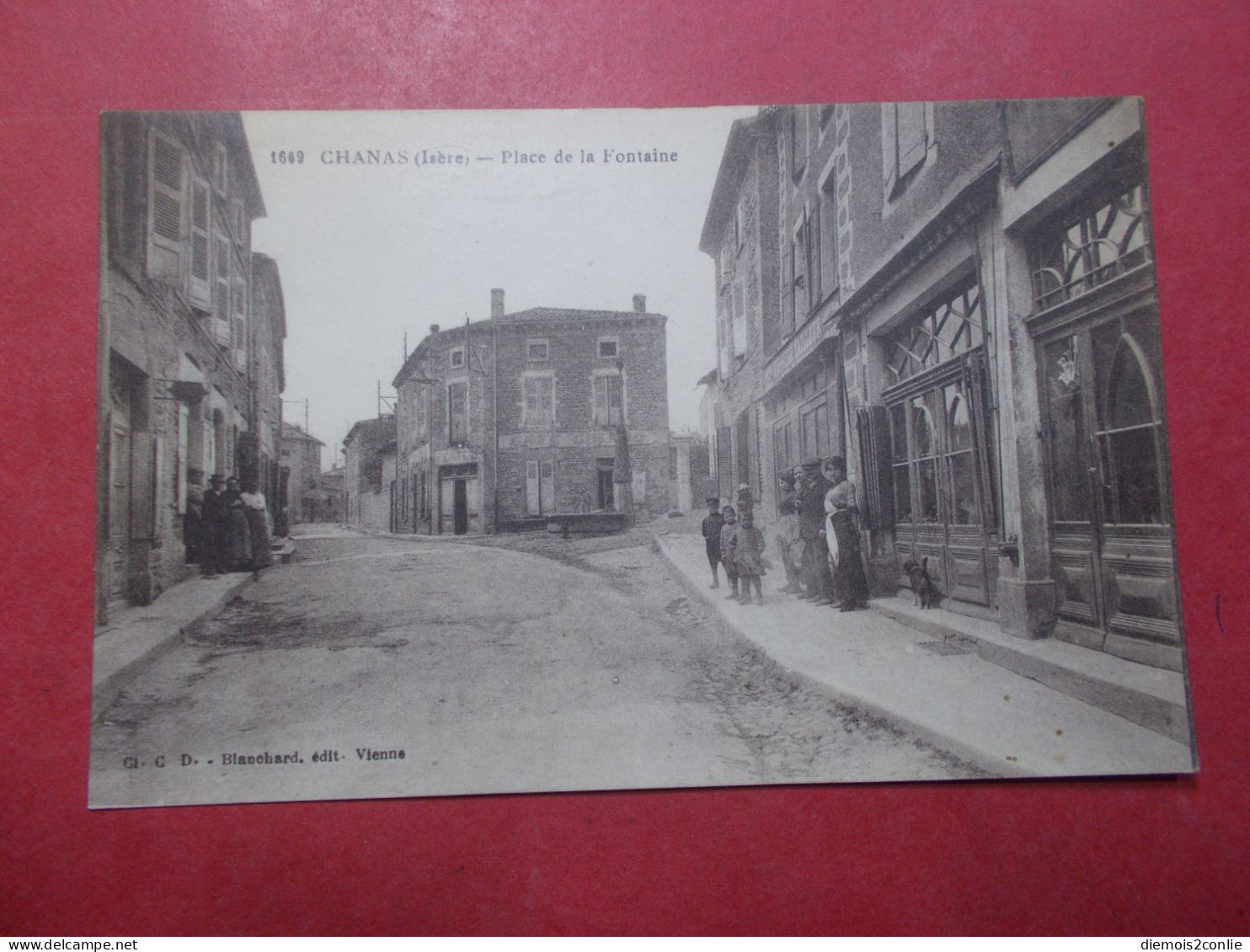 Carte Postale - CHANAS (38) - Place De La Fontaine - Animation (4807) - Chanas