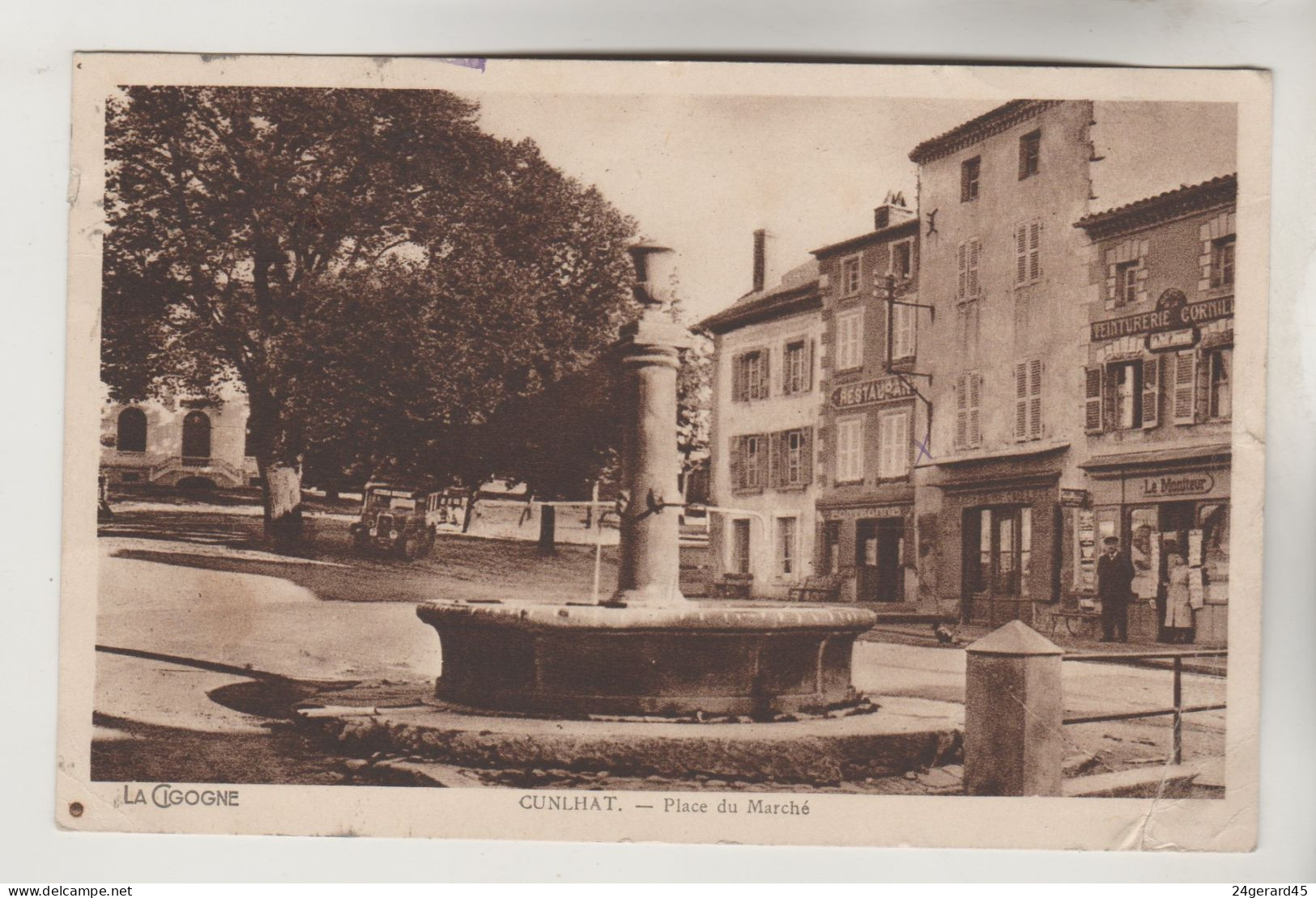 CPSM CUNLHAT (Puy De Dome) - Place Du Marché - Cunlhat