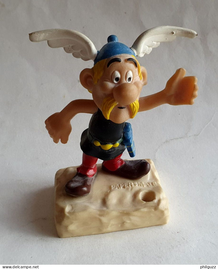 FIGURINE HEIMOG 1982 PAPERMATE ASTERIX - ASTERIX Socle Pierre PORTE STYLO (1) - Astérix & Obélix