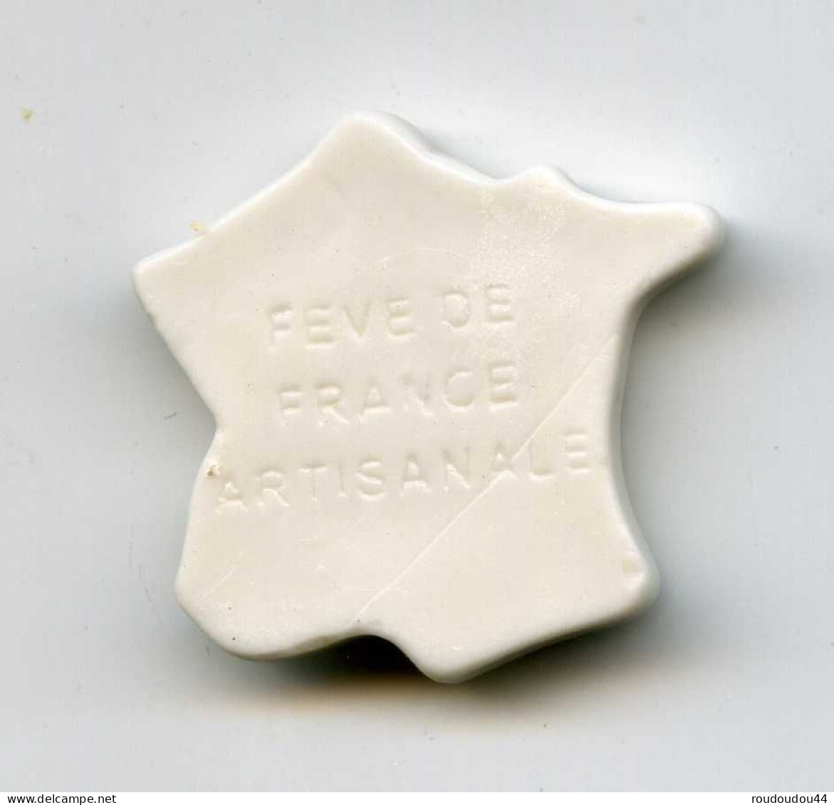 FEVES - FEVE  MATE - FEVE DE FRANCE ARTISANALE - D'UNE SERIE DE 4 - 2021 - LES YEUX EN FORME DE COEUR - Pays