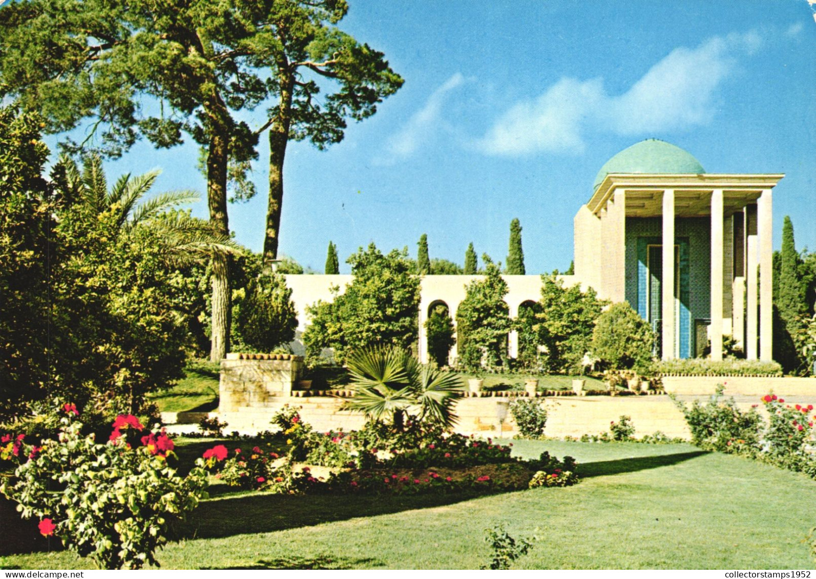 IRAN, SHIRAZ, TOMB OF SAADI, FLOWERS - Iran