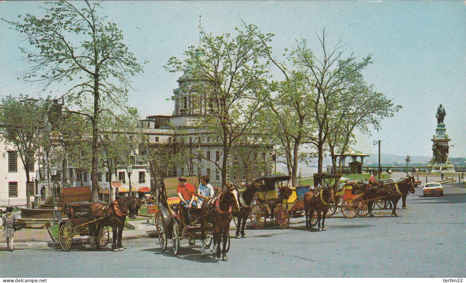 QUEBEC . CANADA . UN COIN DES CALECHES . PLACE D ARMES . TRANSPORT . ATTELAGES - Québec - La Cité