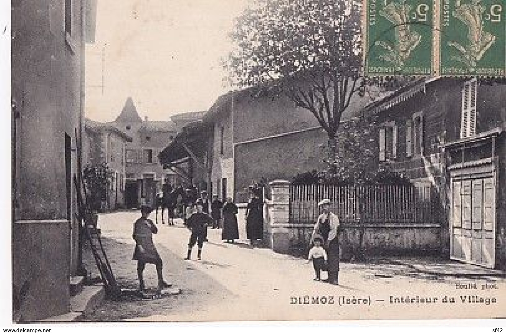 DIEMOZ            INTERIEUR DU VILLAGE - Diémoz