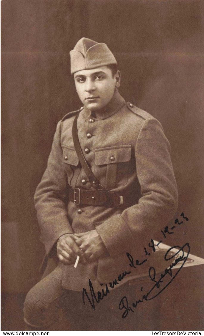 CARTE PHOTO - Un Soldat En Uniforme - Carte Postale Ancienne - Fotografie