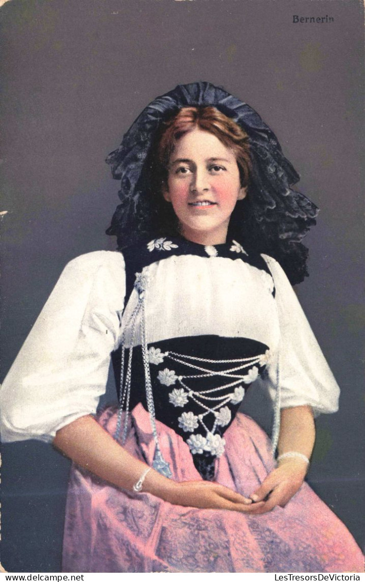 PHOTOGRAPHIE - Bernerin - Portrait D'une Femme - Colorisé - Carte Postale Ancienne - Fotografia