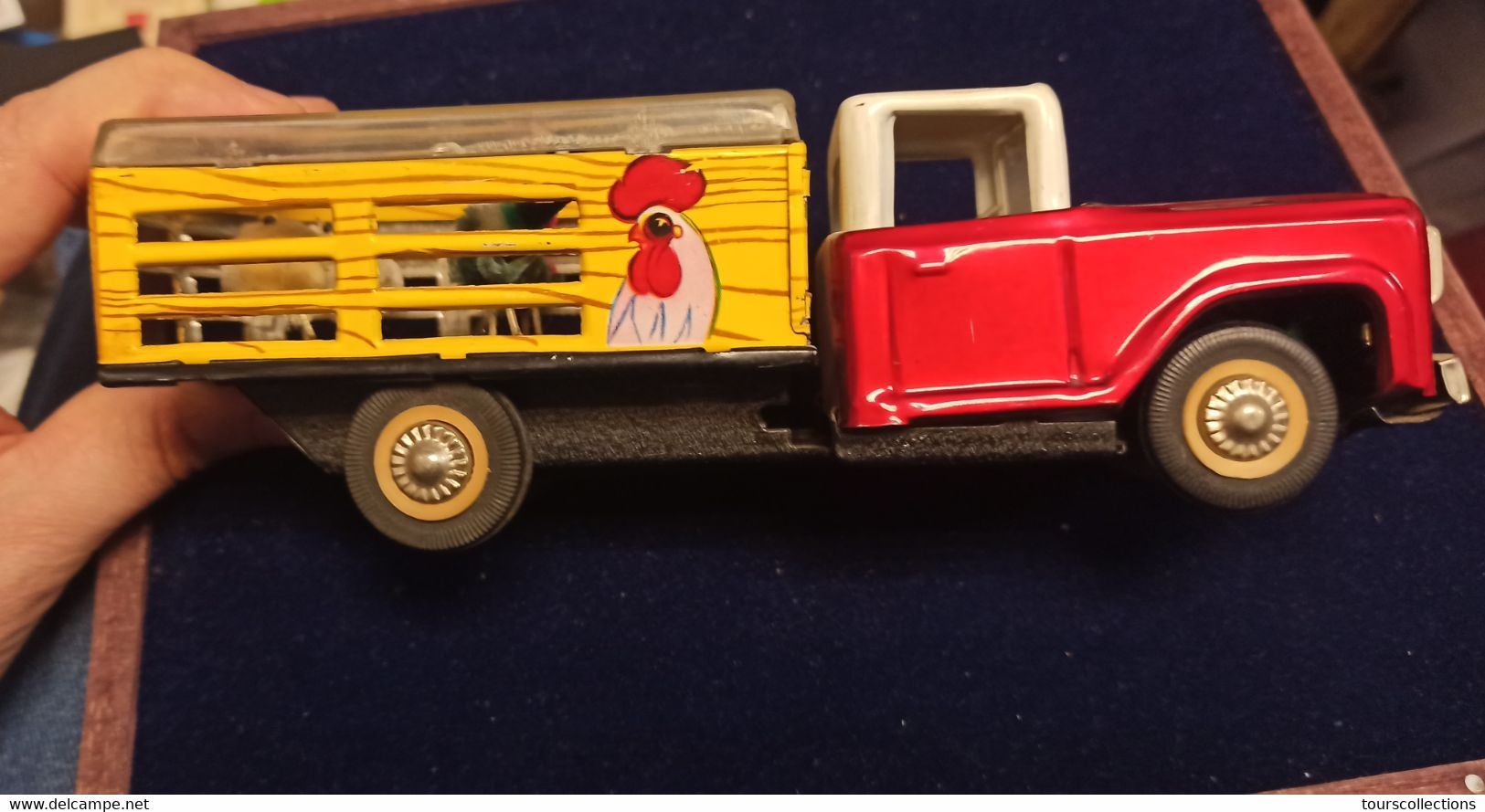 RARE 1960's A FRICTION MF 985 CHEVROLET FARM FOWLS TRANSPORTER TRUCK TIN TOY WORKS Jouet En Fer Blanc CHINA 205 Mm - Beperkte Oplage En Curiosa - Alle Merken