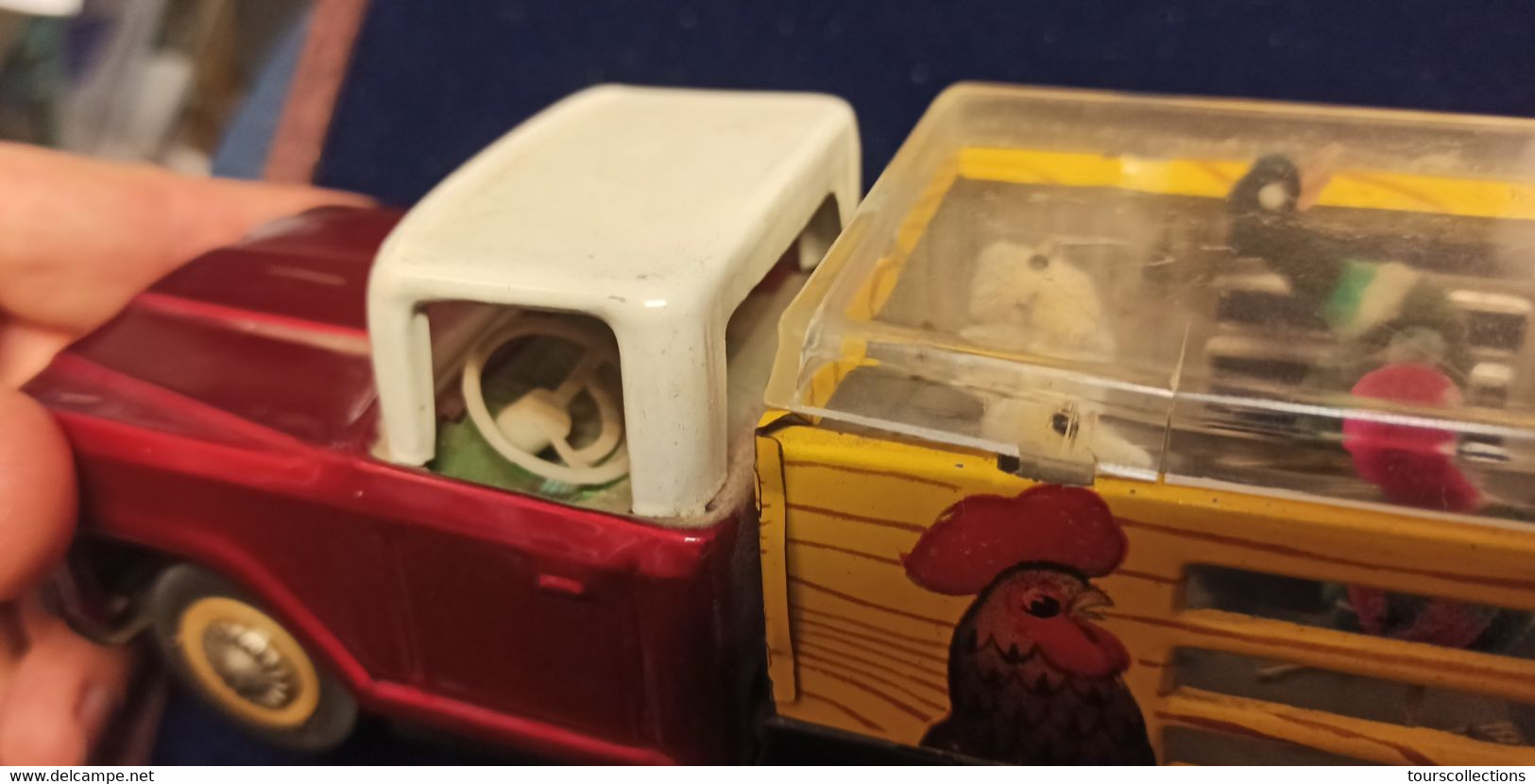 RARE 1960's A FRICTION MF 985 CHEVROLET FARM FOWLS TRANSPORTER TRUCK TIN TOY WORKS Jouet En Fer Blanc CHINA 205 Mm - Beperkte Oplage En Curiosa - Alle Merken