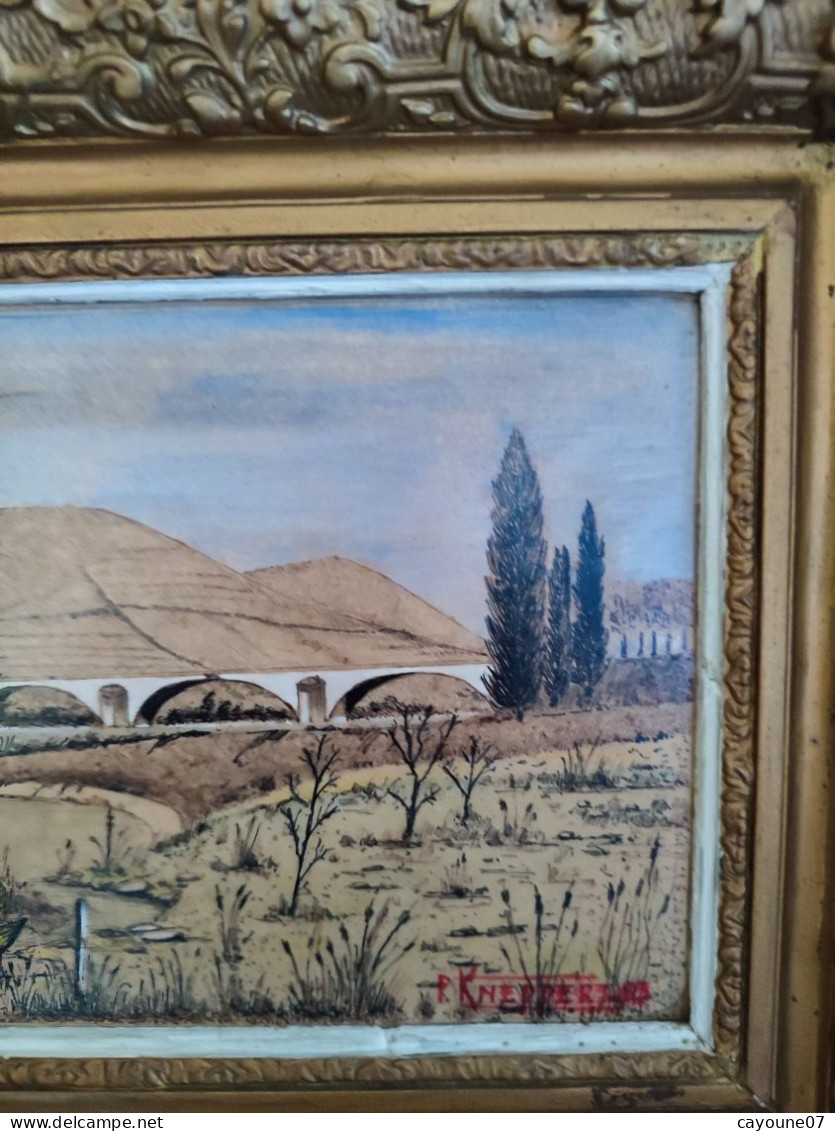 P. KNEPPERT (XXème) technique mixte sur carton "Paysage de vigne pont village" cadre bois stuqué doré