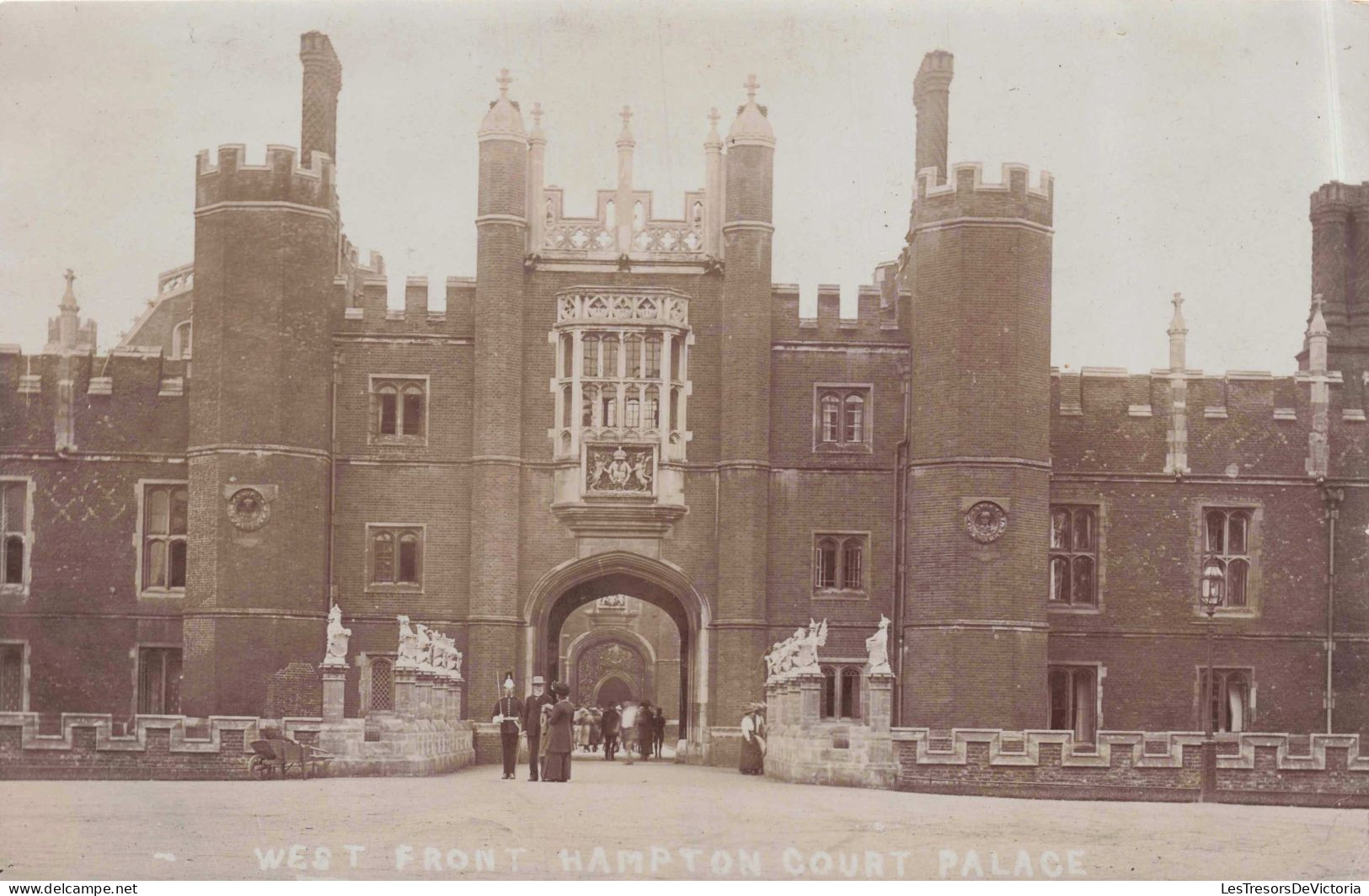 ROYAUME UNI - Angleterre -  West Front Hampton Court Palace - Carte Postale Ancienne - Hampton Court