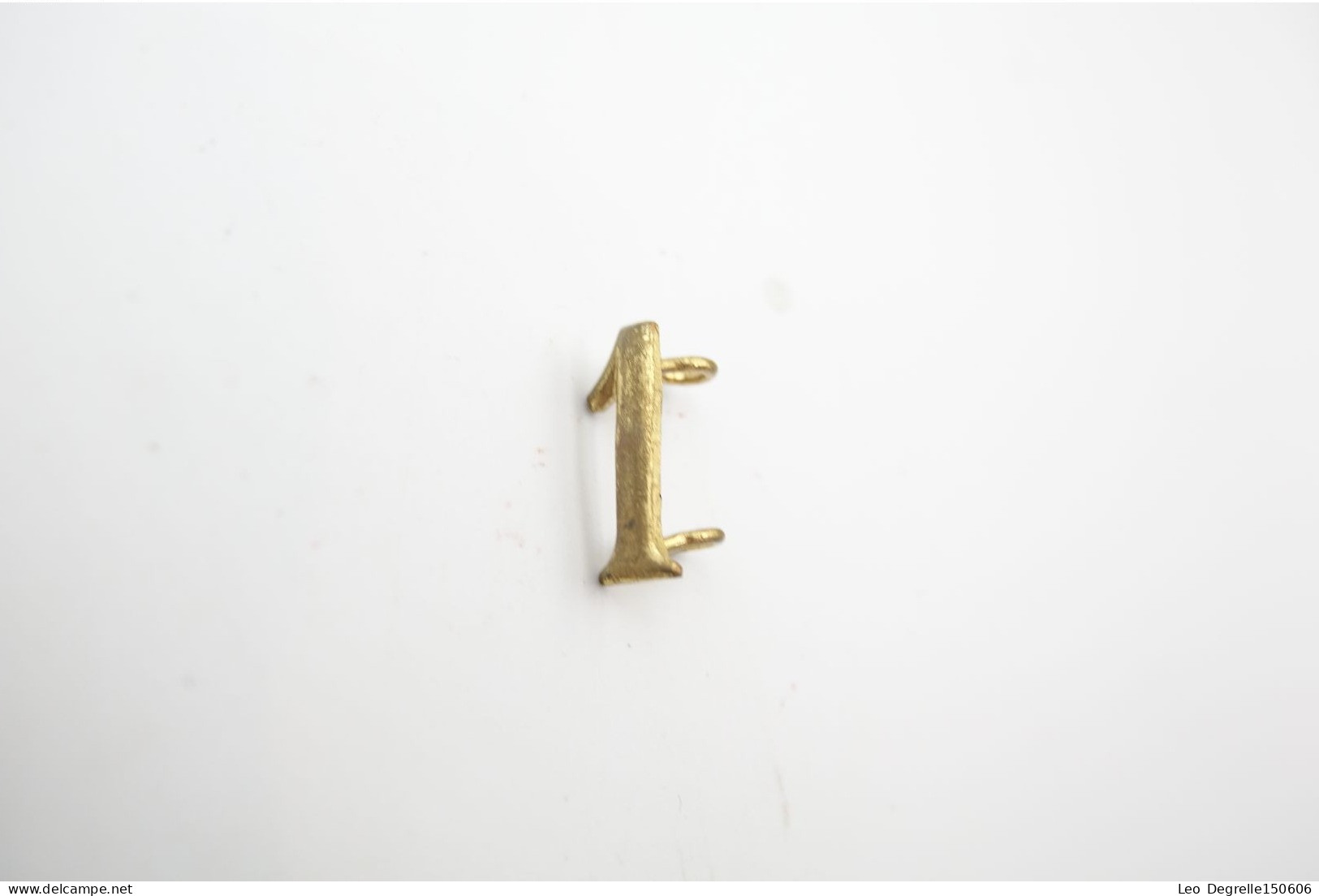 Militaria - INSIGNIA : Regiment Mark : 1 - Brass Number - Uniform - Other & Unclassified