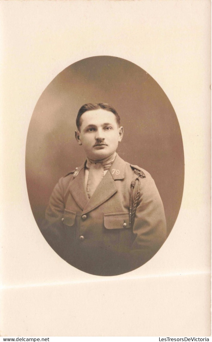 PHOTOGRAPHIE - Portrait D'un Soldat En Uniforme - Carte Postale Ancienne - Fotografia