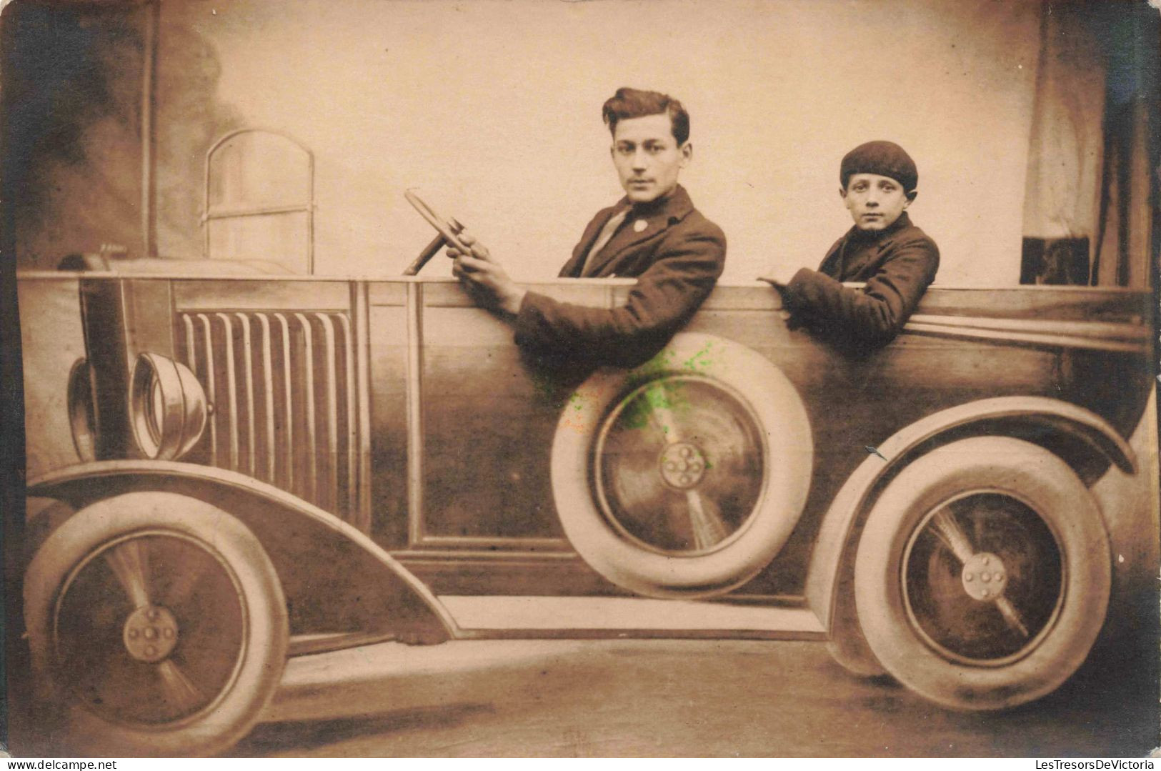 PHOTOGRAPHIE - Automobile - Jeunes Hommes - Carte Postale Ancienne - Fotografia