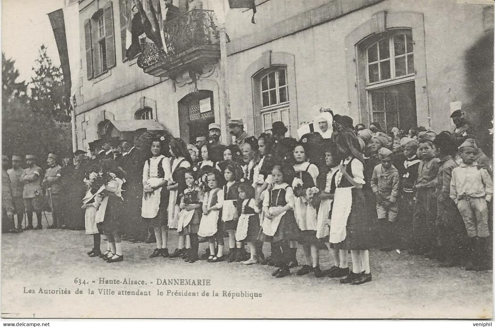 DANNEMARIE - LES AUTORITES DE LA VILLE ATTENDENT LE PRESIDENT DE LA REPUBLIQUE - Dannemarie