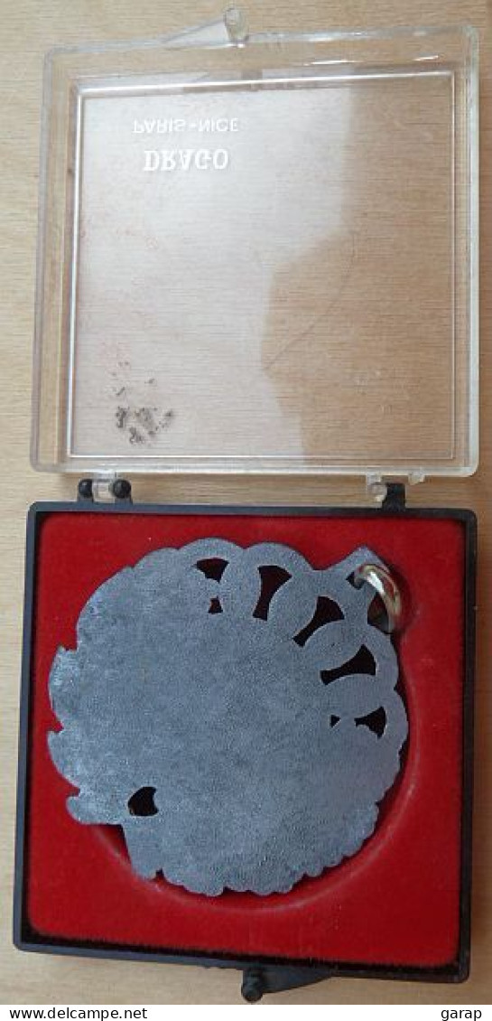 D3-485 Médaille Centrale Probable En Ag Signée Drago (pétanque) Le Pourtour Est Dans Un Autre Métal Gris - Boule/Pétanque