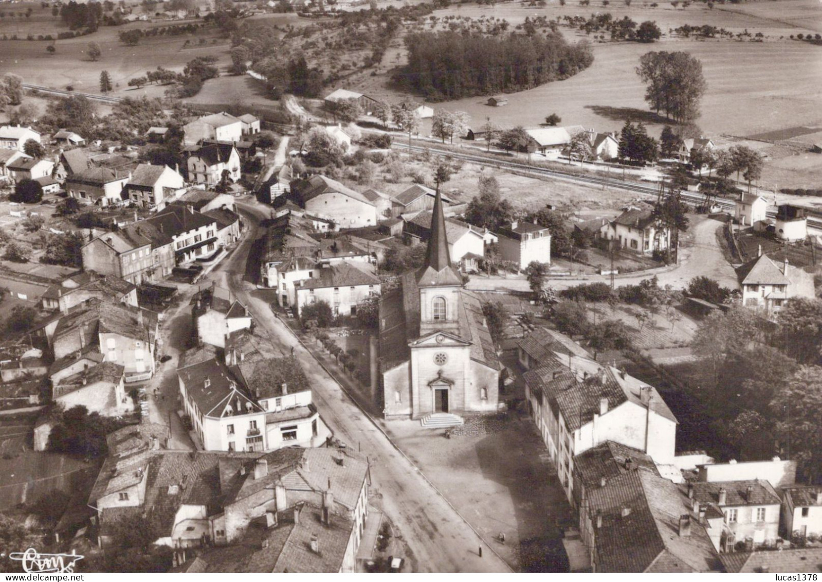 88 / DOMPAIRE / QUARTIER DE L EGLISE / VUE AERIENNE / JOLIE CARTE - Dompaire