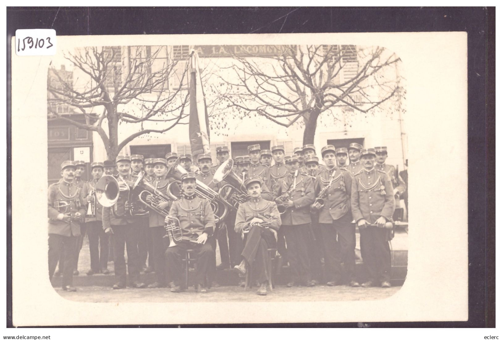 BONCOURT - CARTE-PHOTO - FANFARE MILITAIRE DEVANT LE RESTAURANT DE LA LOCOMOTIVE - NON CIRCULEE - TB - Boncourt