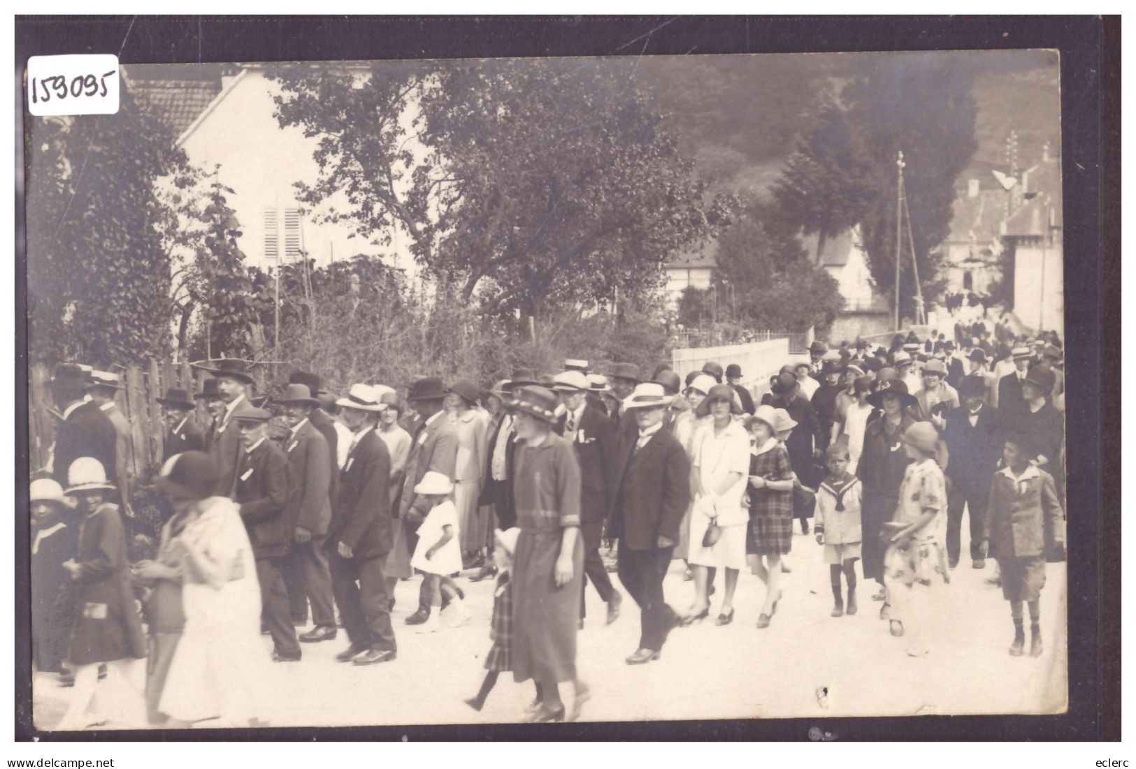 BONCOURT - CARTE-PHOTO - FETE DIEU - NON CIRCULEE - B ( TROU D'EPINGLE EN BAS ) - Boncourt