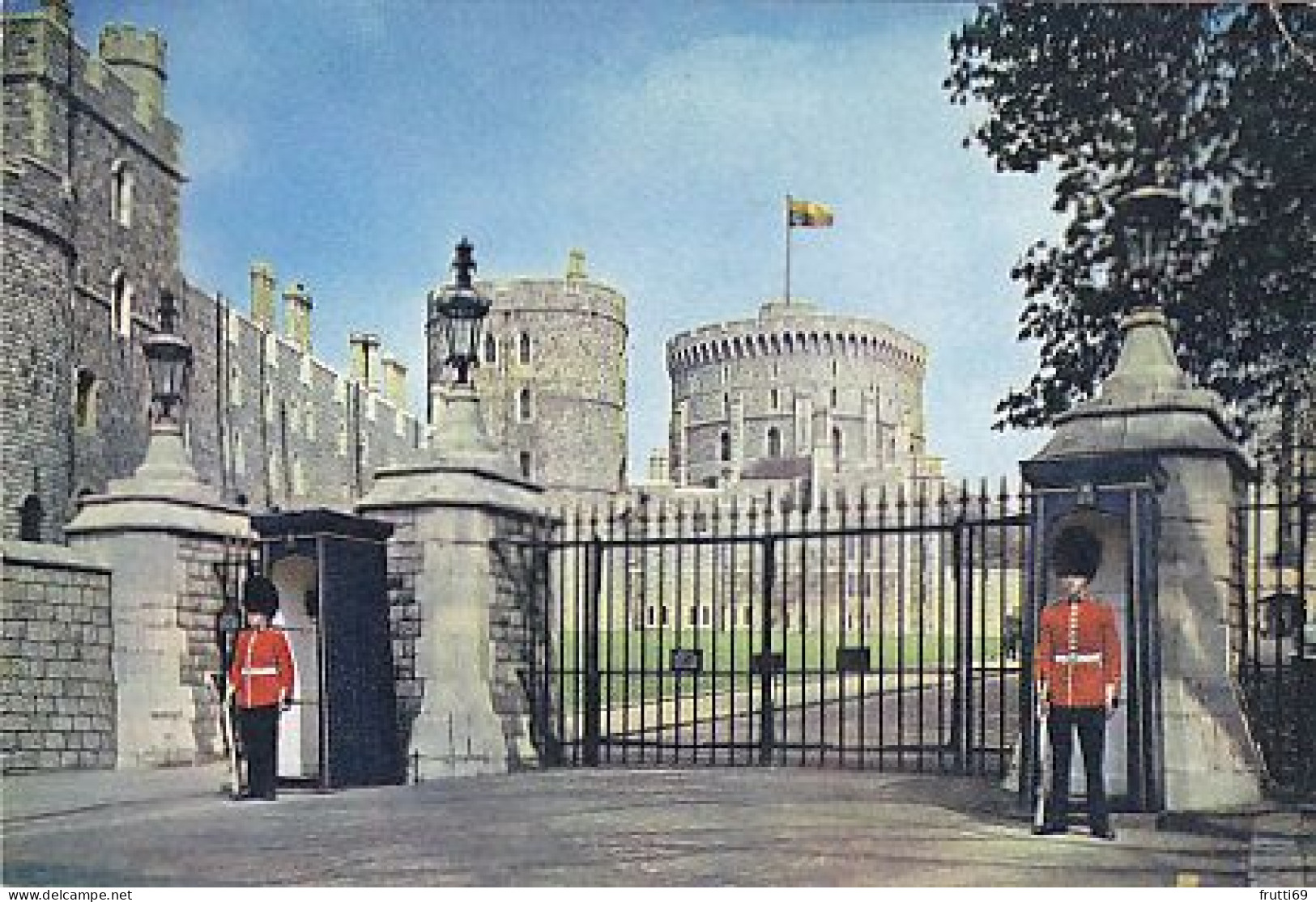 AK 164561 ENGLAND - Windsor Castle - Sentries At The Gates - Windsor