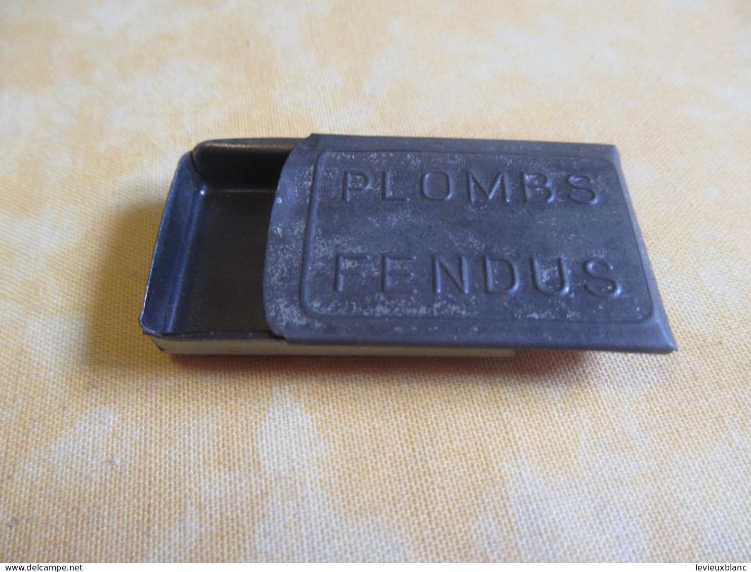 Petite Boite Métallique  Ancienne /Pêche/ Plombs Fendus / Vers 1920-1950     BFPP297 - Dosen