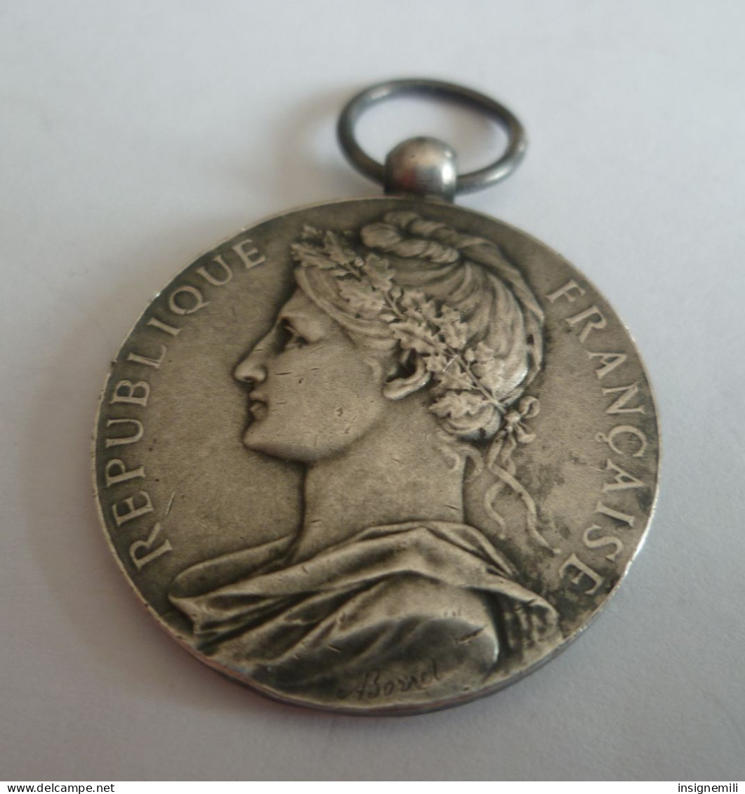 MEDAILLE DU TRAVAIL  , MINISTERE DU COMMERCE ET DE L'INDUSTRIE, Attribuée En  1906 - France