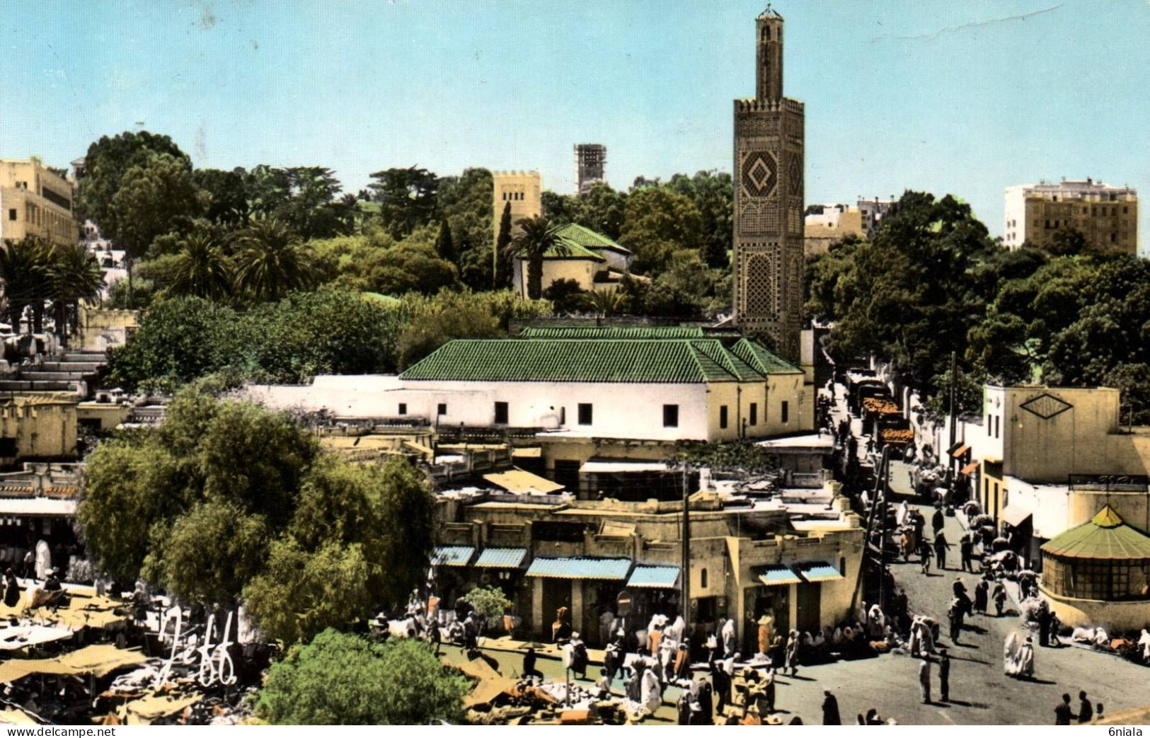 19631  TANGER  La Place Du Grand Socco     ( 2 Scans)  MAROC - Tanger