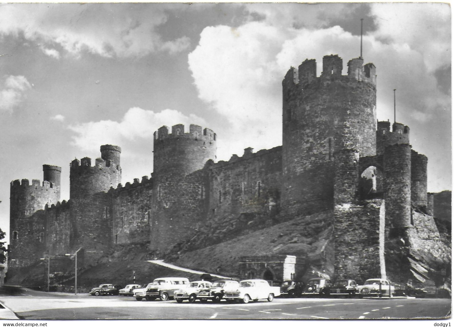 CONWAY CASTLE, CAERNARVONSHIRE,, WALES. UNUSED POSTCARD   Pv4 - Caernarvonshire