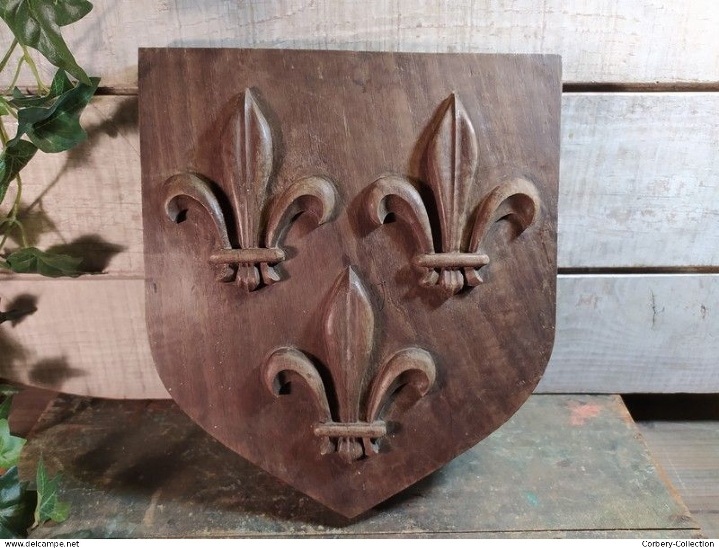 Ancien Blason Fleurs De Lys Bois Sculpté. - Holz