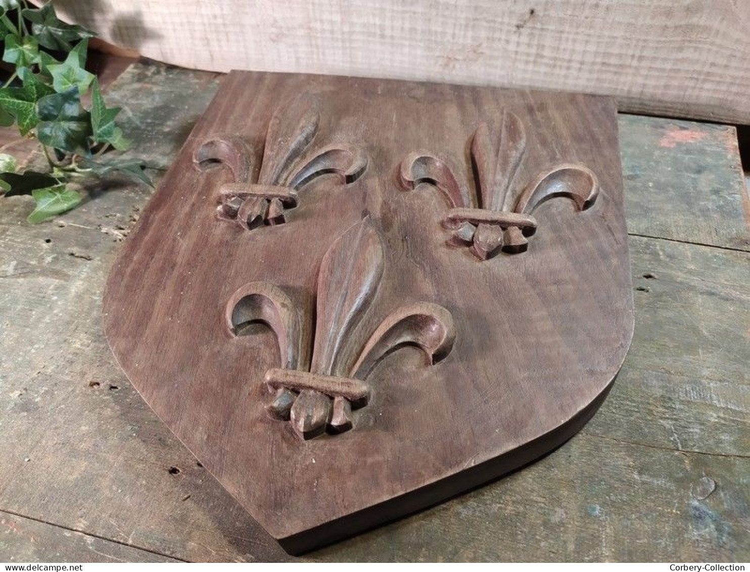 Ancien Blason Fleurs De Lys Bois Sculpté. - Madera