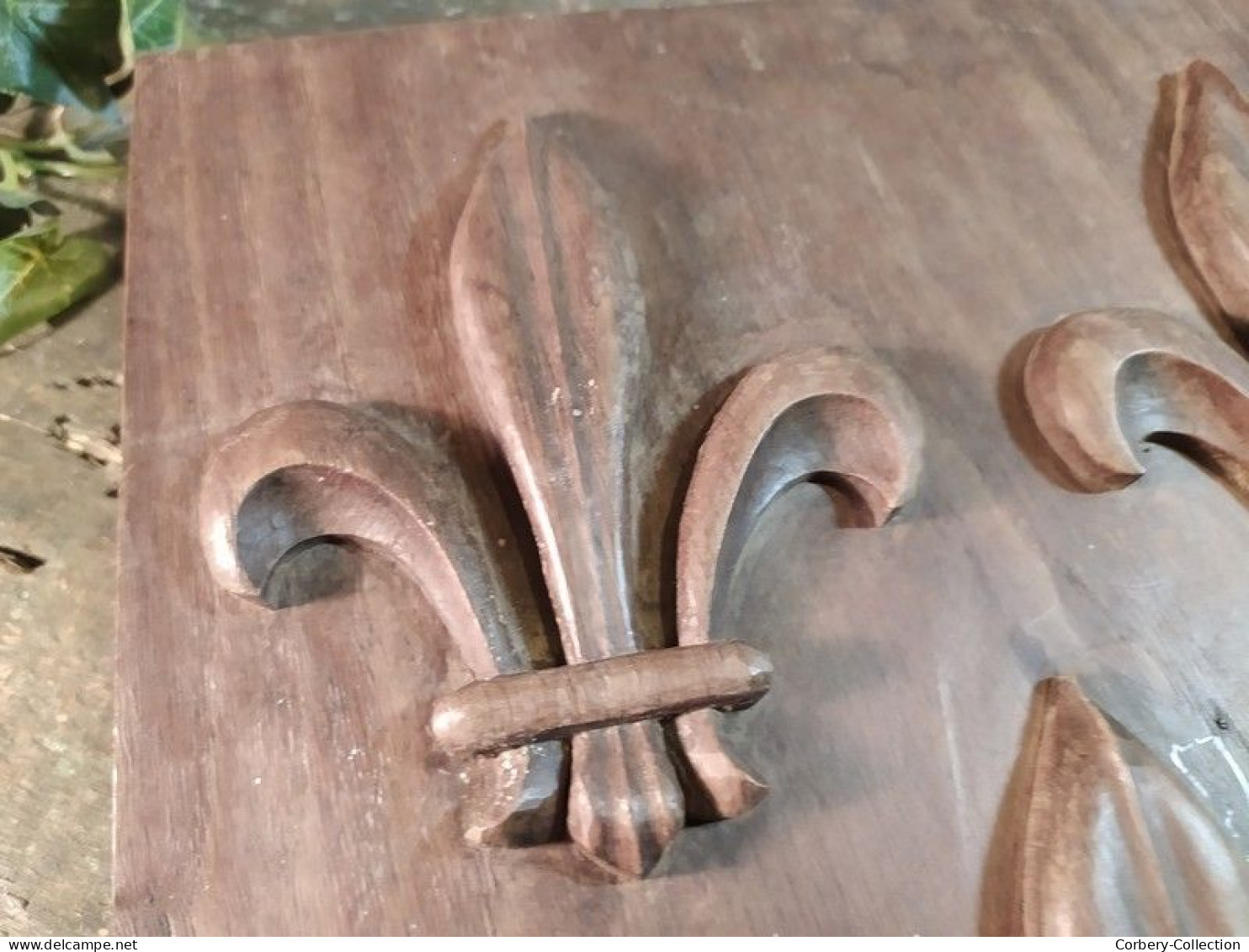 Ancien Blason Fleurs de Lys Bois Sculpté.