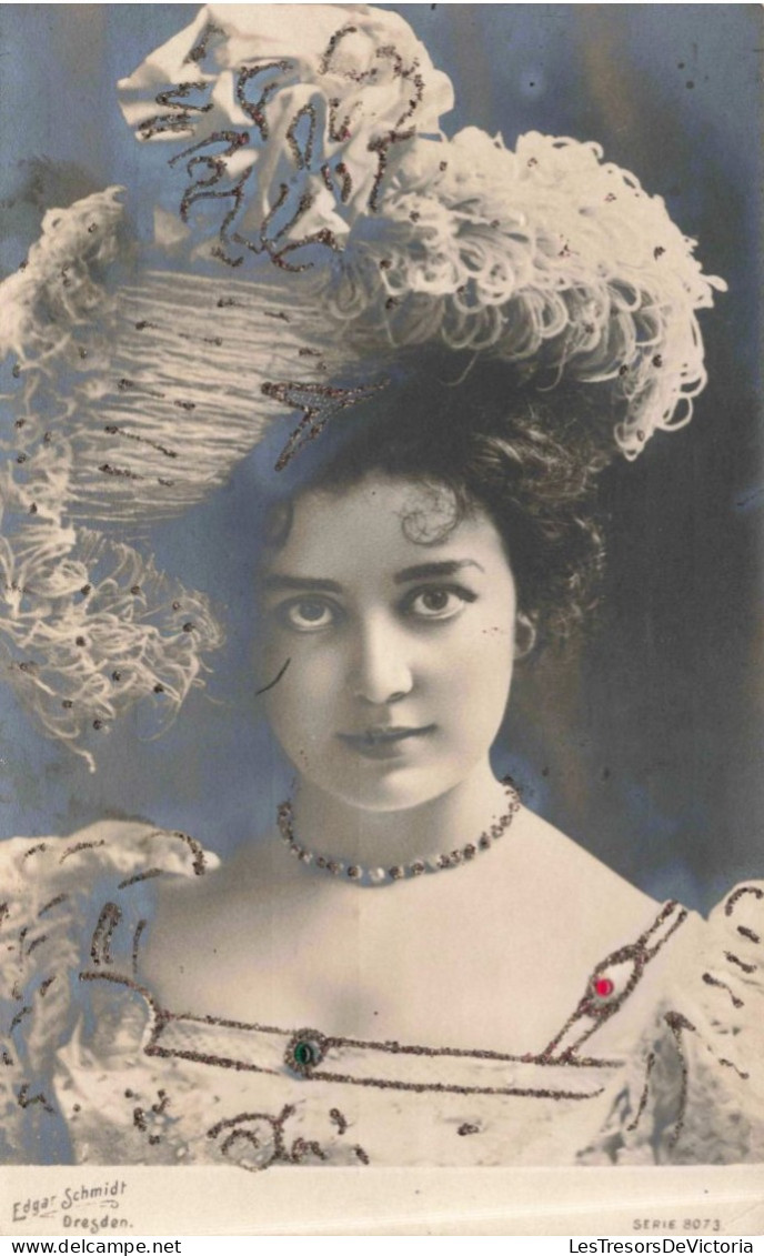 MODE - Femme Avec Un Chapeau à Plumes -  Carte Postale Ancienne - Moda