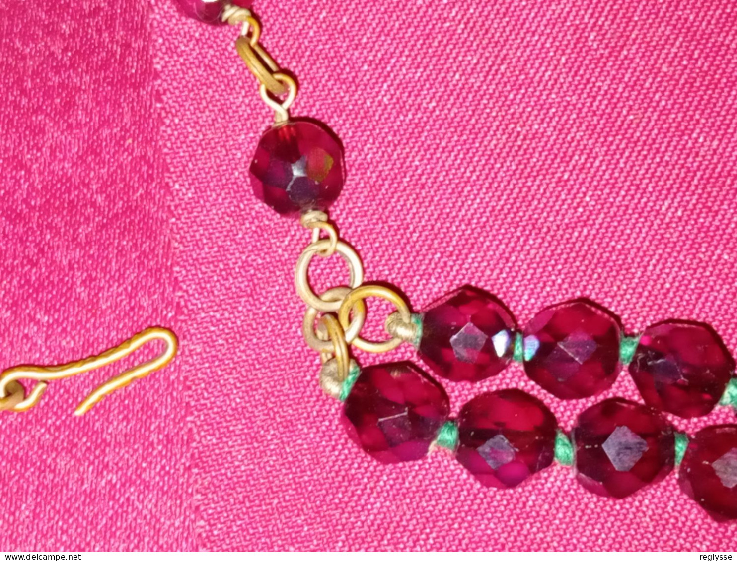 Collier Ras De Cou Double Rang Vintage -perles Verre Multifacettes Rouges A Reflets - Années Avant 1970 - Colliers/Chaînes