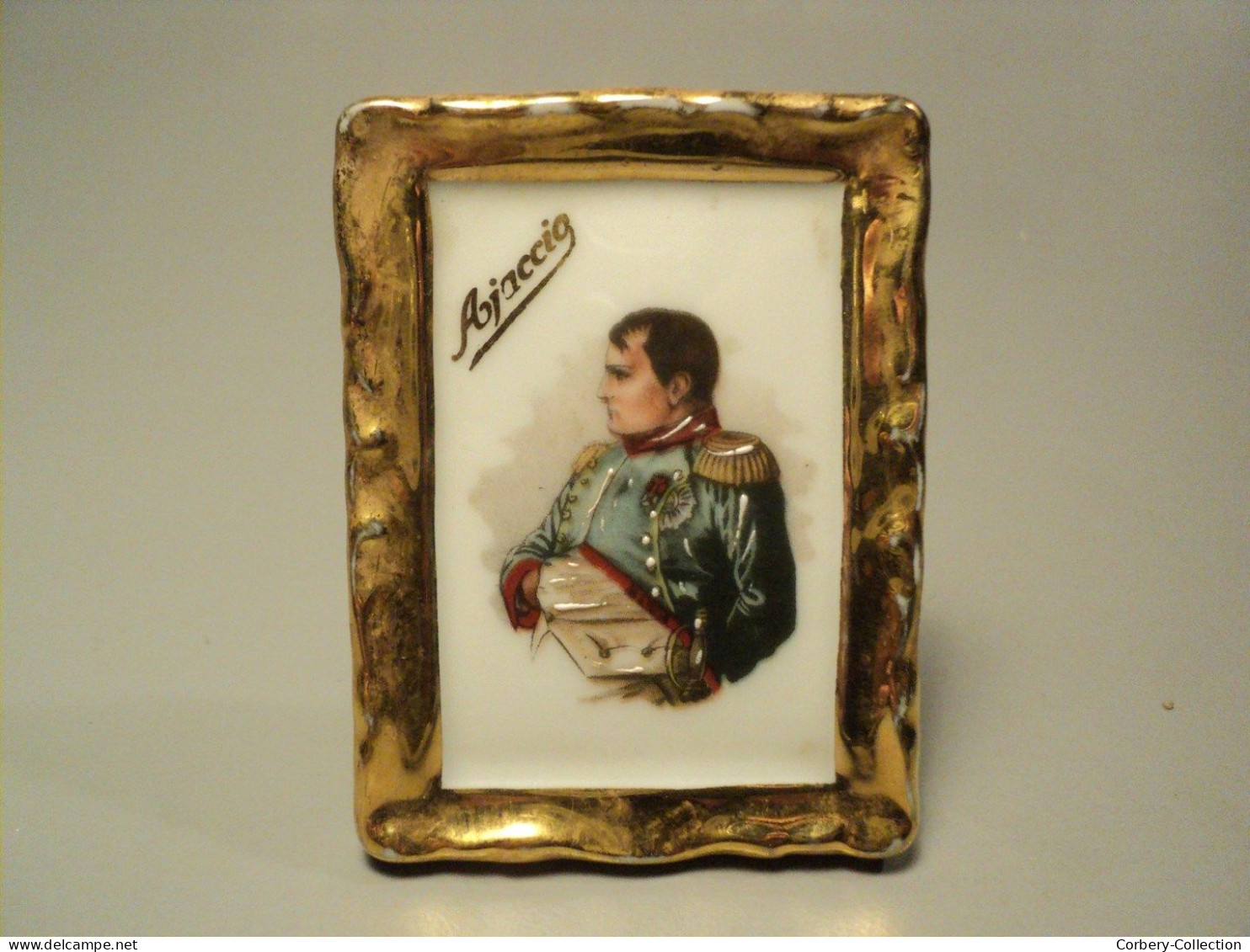 Petit Cadre Porcelaine de Limoges Portrait de Napoléon Bonaparte Ajaccio.