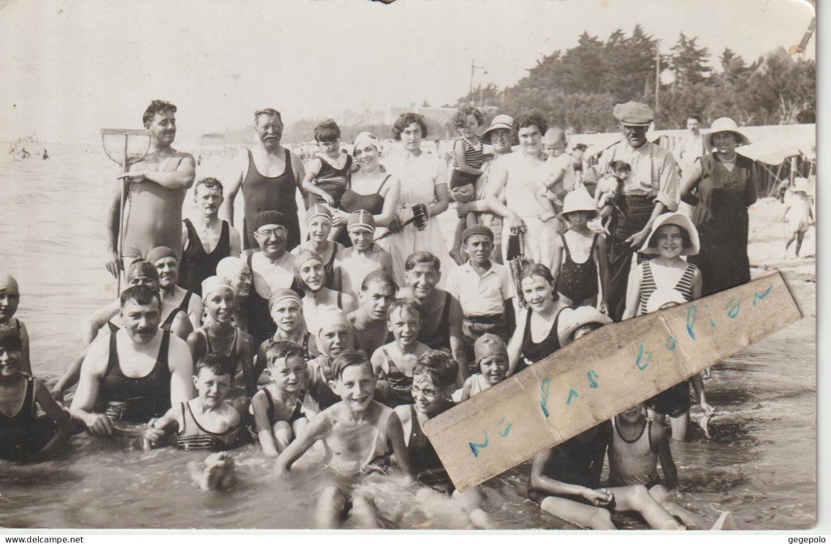 CHATELAILLON - PLAGE - On Pose Sur La Plage En Août 1933  ( Carte Photo ) 2/2 - Châtelaillon-Plage