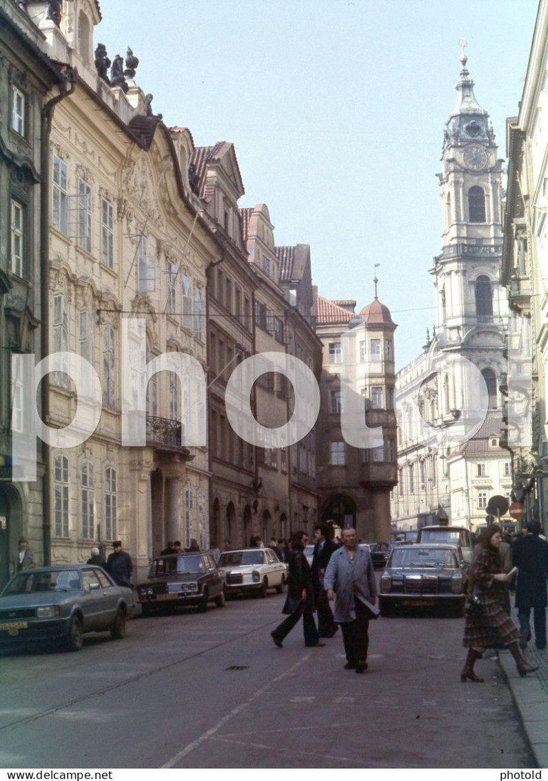 4 SLIDES SET 70s STREET SCENE CARS HOTEL PRAGUE PRAHA CZECHIA CZECH REPUBLIC 35mm DIAPOSITIVE SLIDE NO PHOTO FOTO Nb2726 - Diapositives