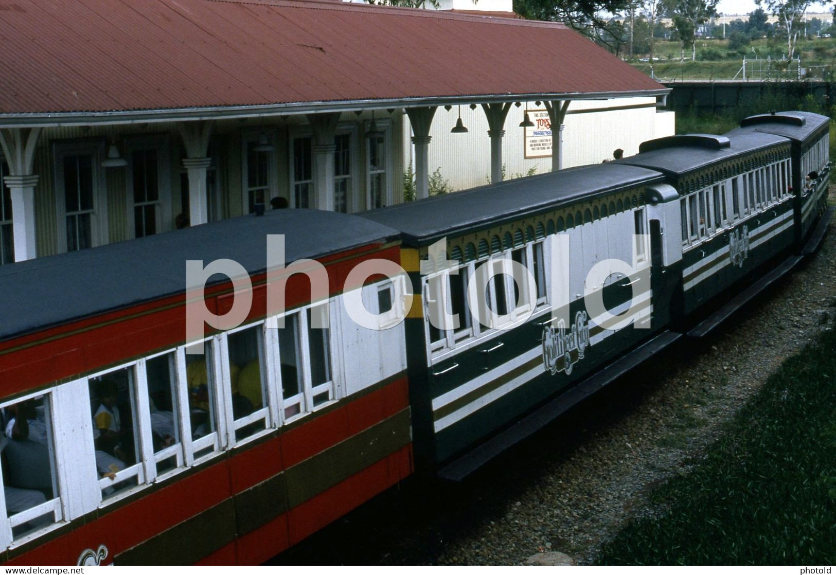 70s  TRAIN CARRIAGE GOLD REEF CITY JOHANNESBURG SOUTH AFRICA AFRIQUE 35mm DIAPOSITIVE SLIDE NO PHOTO FOTO NB2733 - Diapositives