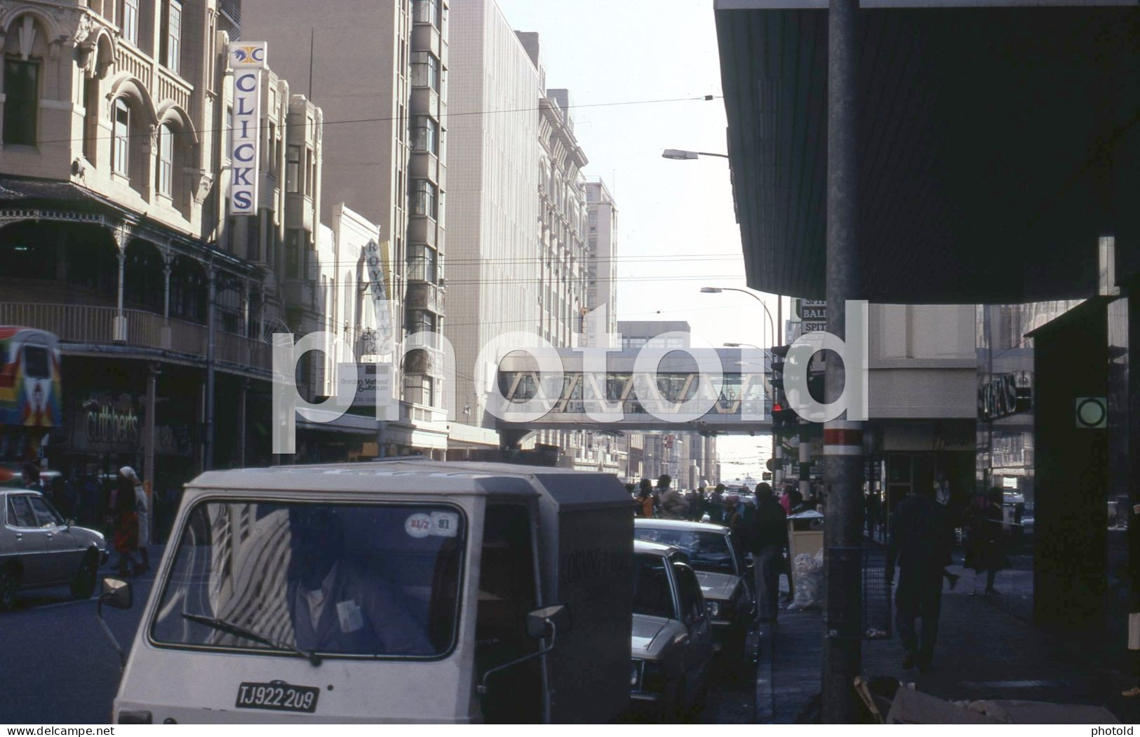 2 SLIDES SET 70s  SCOOTER STREET SCENE JOHANNESBURG SOUTH AFRICA AFRIQUE 35mm DIAPOSITIVE SLIDE NO PHOTO FOTO NB2737 - Diapositives