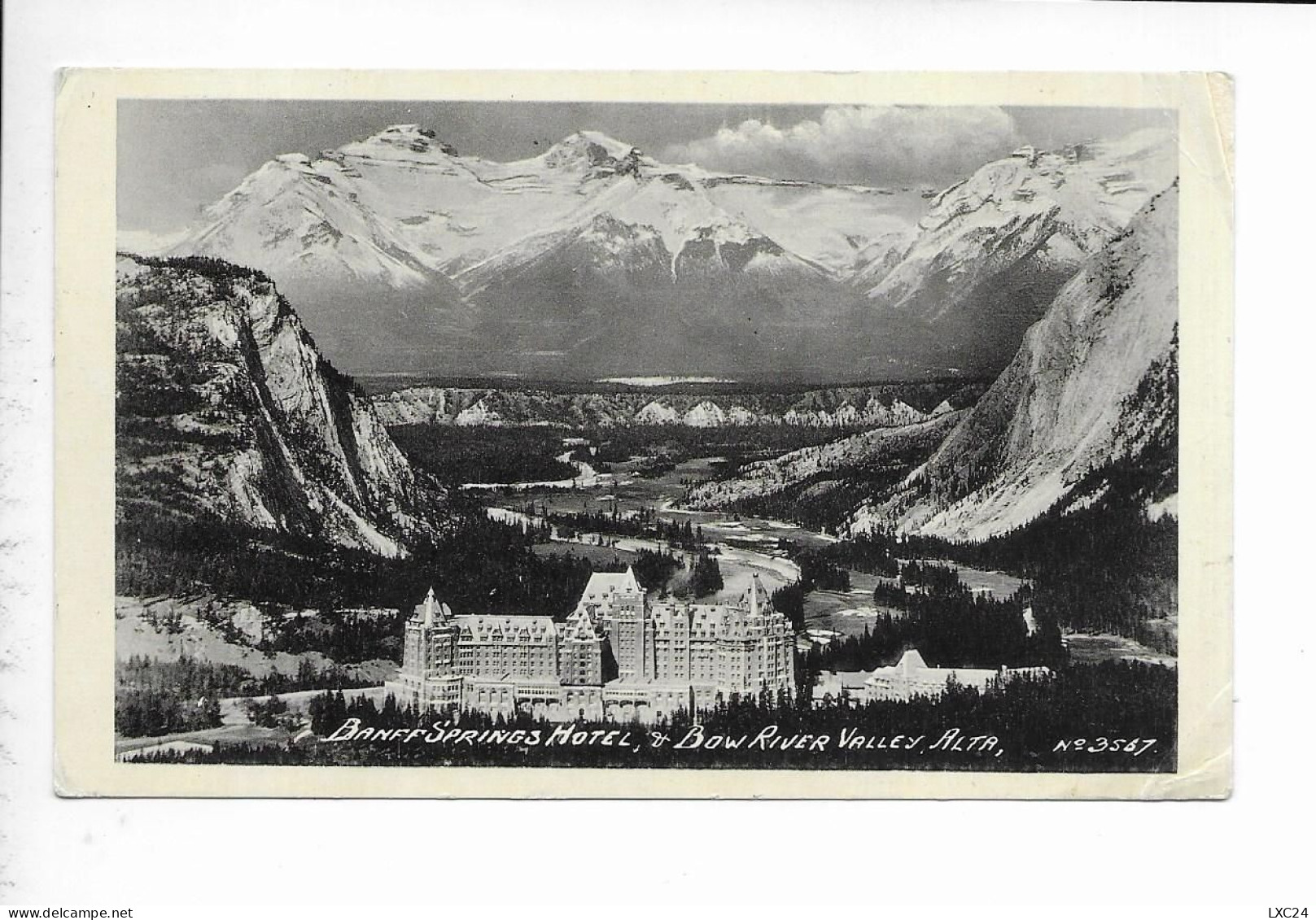 BANFF SPRINGS HOTEL. BOW RIVER VALLEY. - Banff