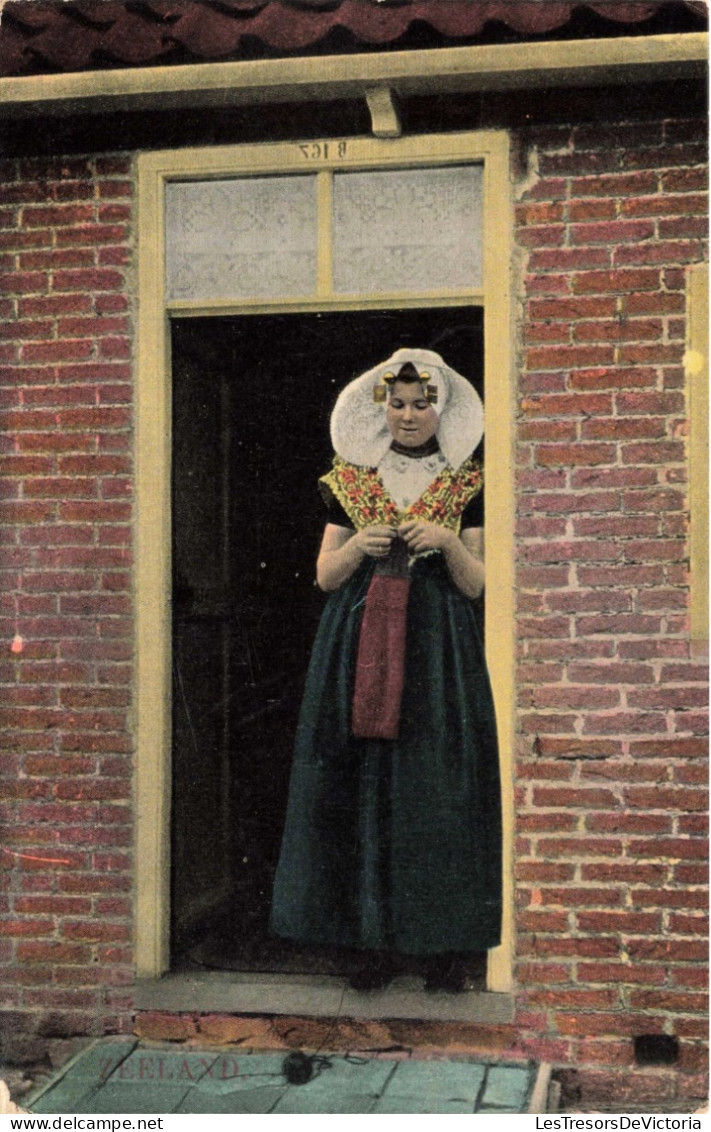 PAYS BAS - Zeeland - Femme En Tenue Traditionnelle - Colorisé  - Carte Postale Ancienne - Autres & Non Classés