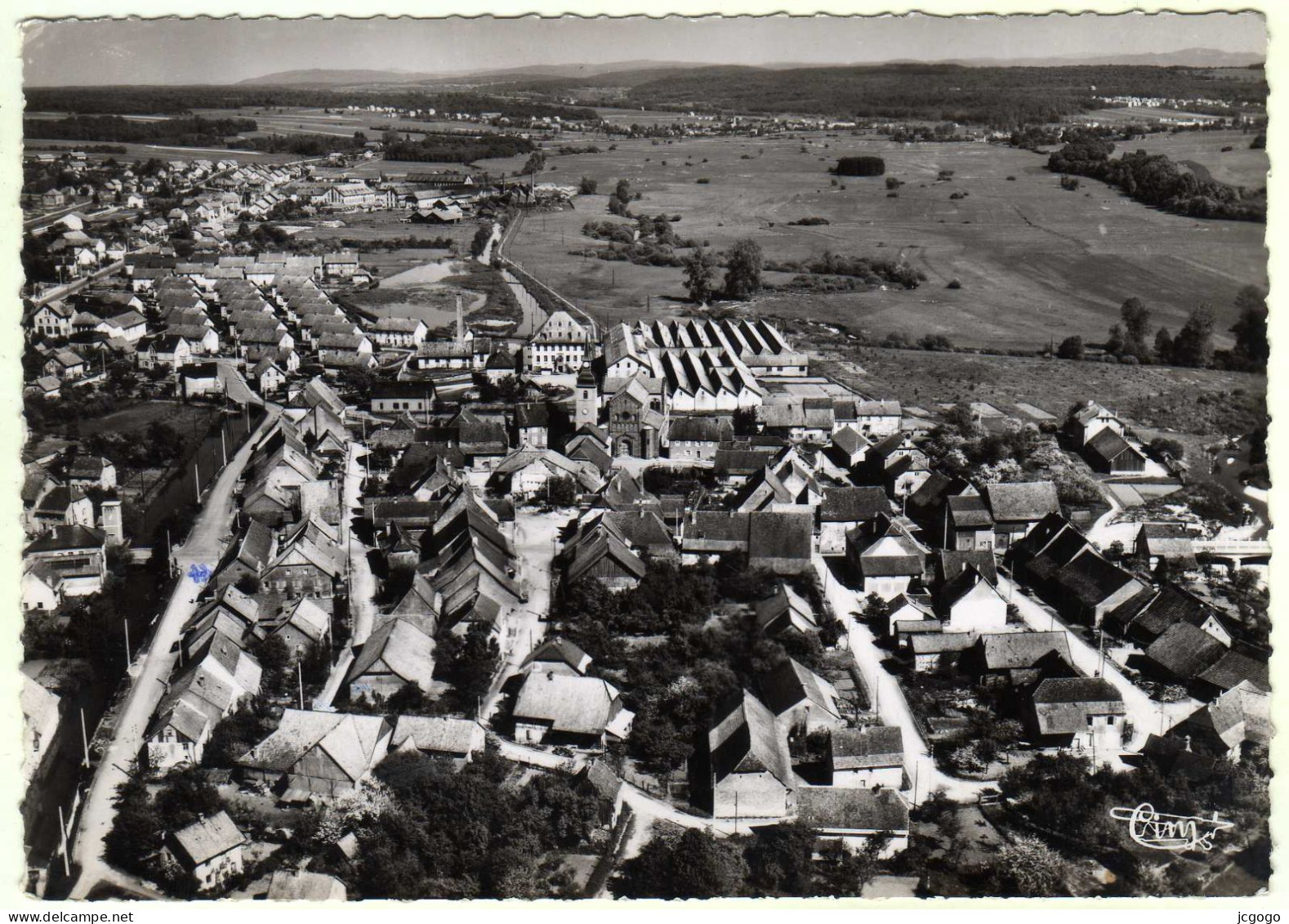 GRANDVILLARS    Vue Aérienne. La Localité Et Les Usines Du Château - Grandvillars