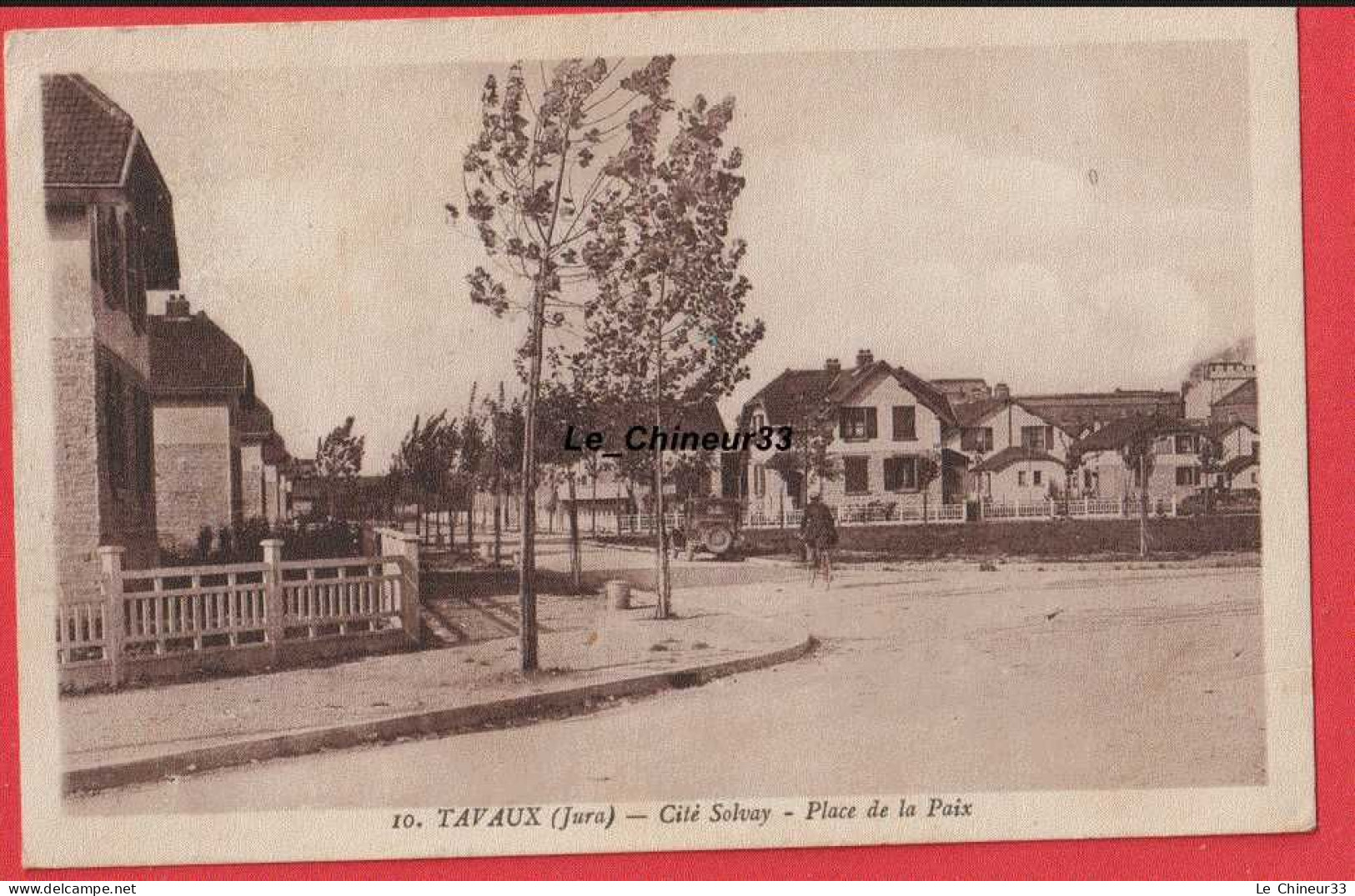 39 - TAVAUX---Cité Solvay---Place E La Paix - Tavaux