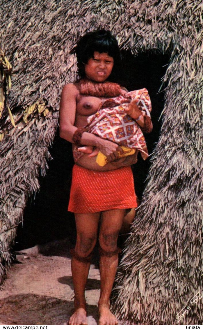19677 IQUITOS  Jeune Mère Avec Son Enfant ALLAITEMENT Seins Nus   ( 2 Scans) PEROU - Pérou