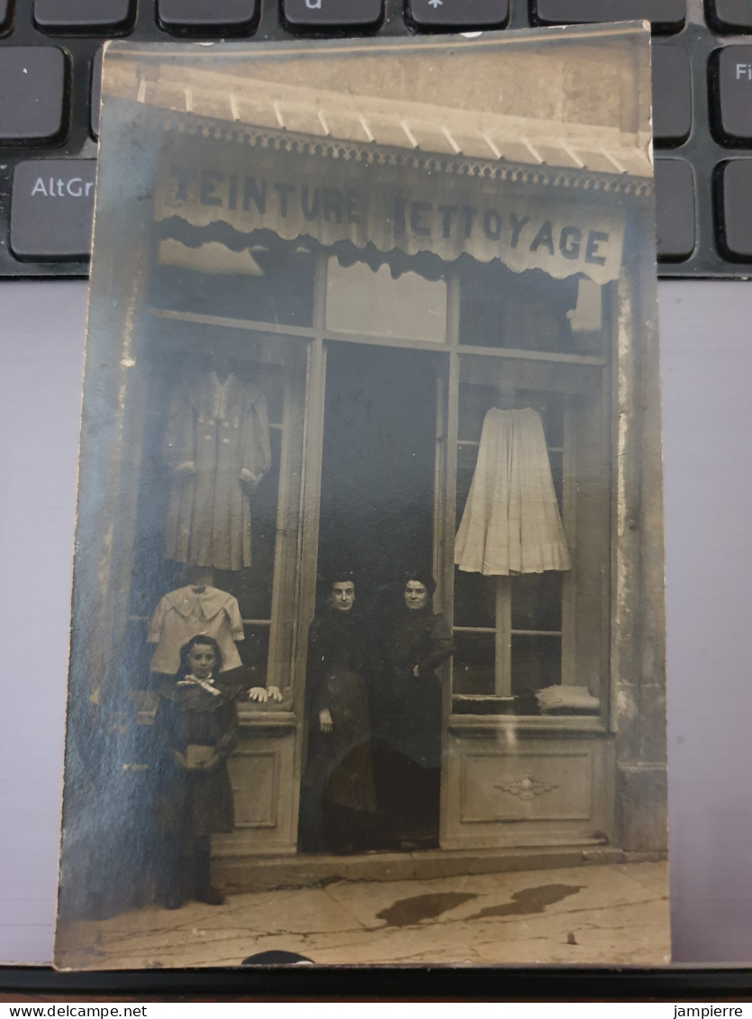 [Carte-Photo] - Magasin 'Teinture Nettoyage", Un Couple Et Ses Deux Enfants (non Localisée) - Negozi