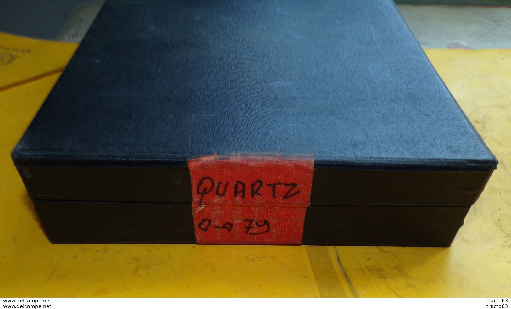 RADIO : BOITE DE 78 QUARTZ POUR APPAREIL  RADIO U.S BC 620 ,PLUSIEURS FABRICANTS, POIDS TOTAL 2 KILOS ,  ETAT  VOIR PHOT - Radio's